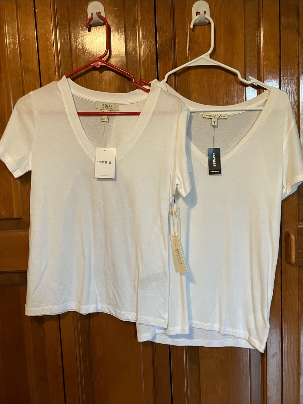 Nike Racerback Tank Tops & White and Gray Tees plus a set of clips w/ each one - Picture 16 of 16